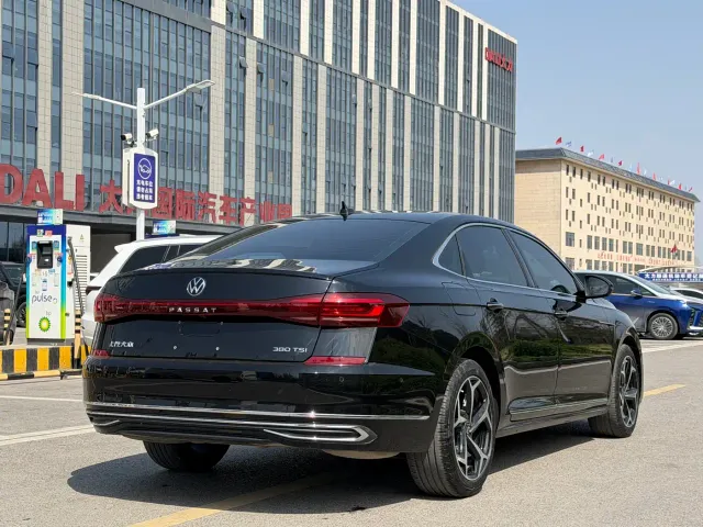 Volkswagen Passat — Фото автомобиля 4