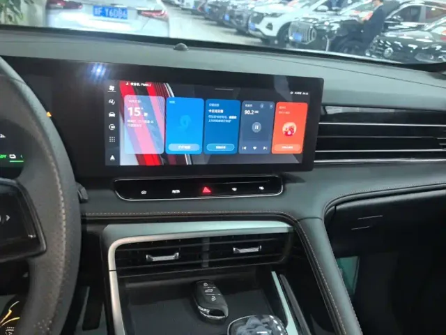 Roewe RX5 — Фото автомобиля 12