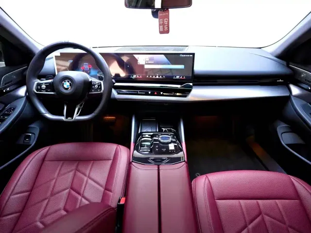 BMW 5 Series — Фото автомобиля 12