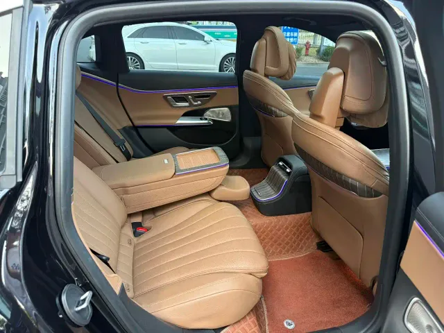 Mercedes-Benz E-Class — Фото автомобиля 12