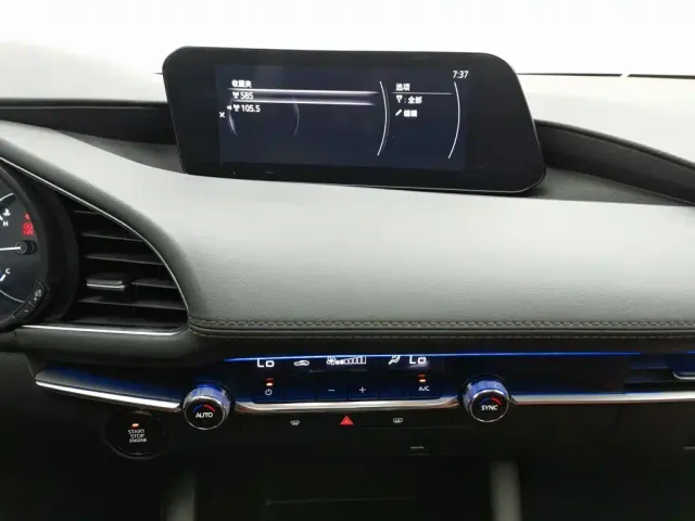Mazda Axela — Фото автомобиля 12
