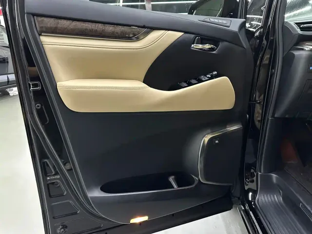 Toyota Vellfire — Фото автомобиля 4