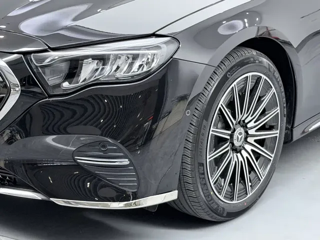 Mercedes-Benz E-Class — Фото автомобиля 11