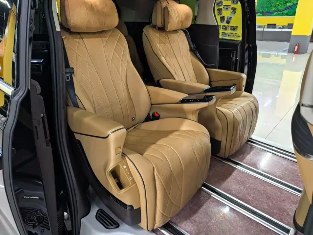 Denza D9 — Фото автомобиля 9