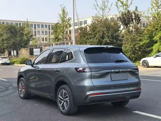 Geely Galaxy Starship 7 EM-i — Фото автомобиля 9