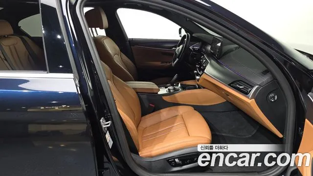 BMW 5 Series G30 — Фото автомобиля 16
