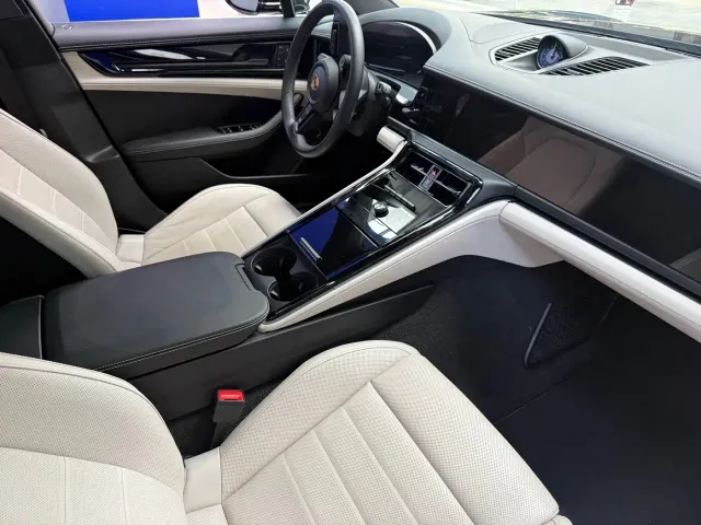 Porsche Panamera — Фото автомобиля 9