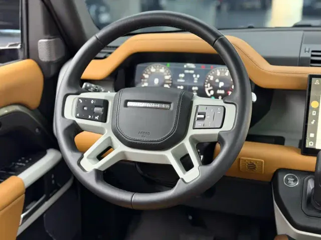 Land Rover Defender — Фото автомобиля 14