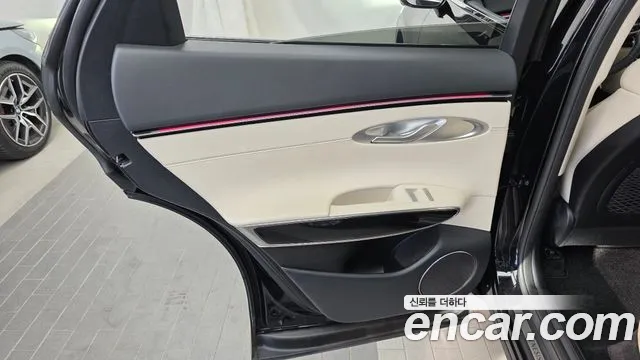 Genesis GV70 2.5T Бензин 2WD — Фото автомобиля 4