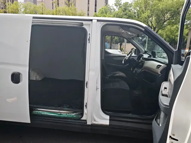 Maxus EV30 — Фото автомобиля 7