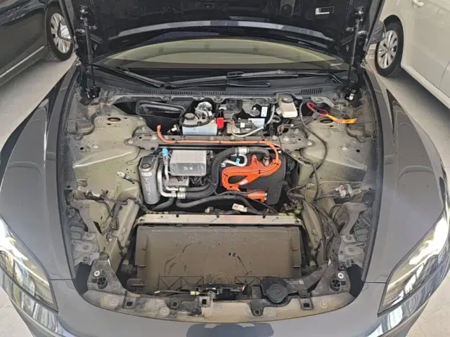 Tesla Model 3 — Фото автомобиля 19