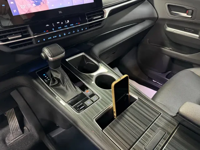Toyota Sienna — Фото автомобиля 12