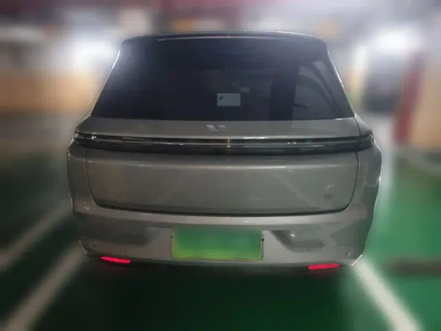 Li Auto L8 — Фото автомобиля 3