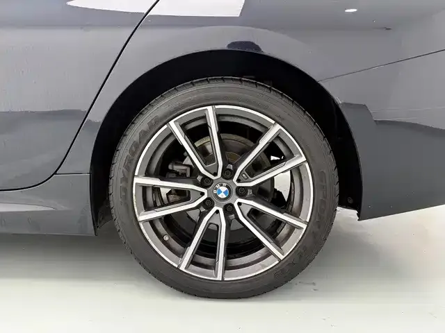 BMW 3 Series — Фото автомобиля 13