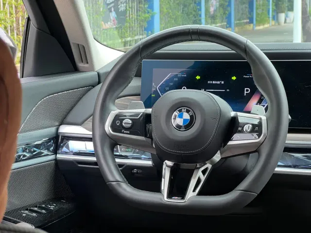 BMW 7 Series — Фото автомобиля 17