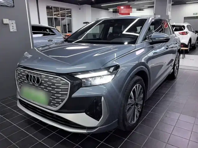 Фотография автомобиля — Audi Q4 e-tron