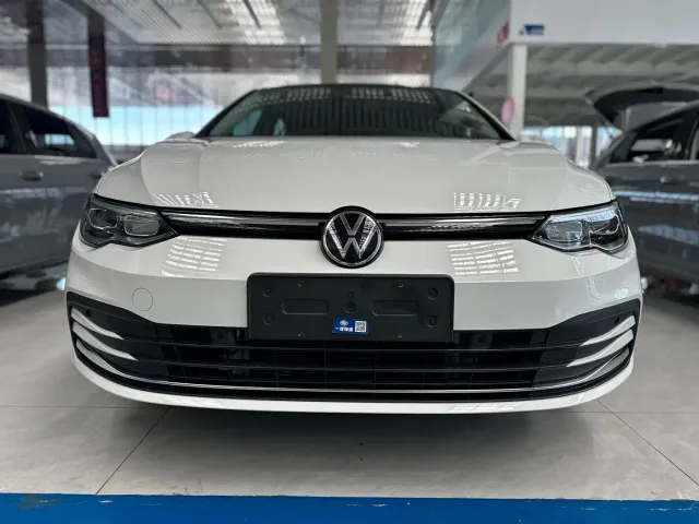 Volkswagen Golf — Фото автомобиля 2