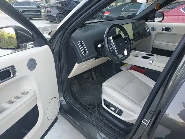 Li Auto L9 — Фото автомобиля 15