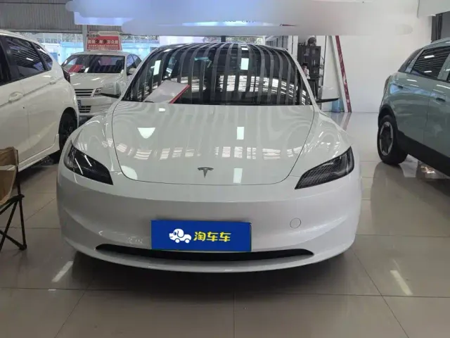 Tesla Model 3 — Фото автомобиля 2