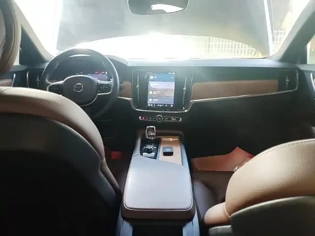 Volvo S90 — Фото автомобиля 9