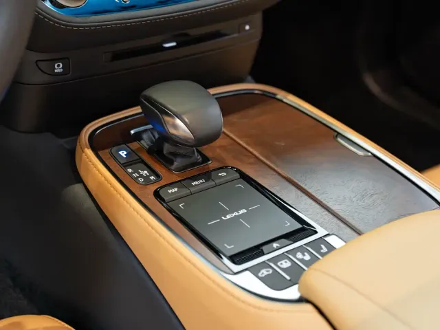 Lexus LS — Фото автомобиля 15