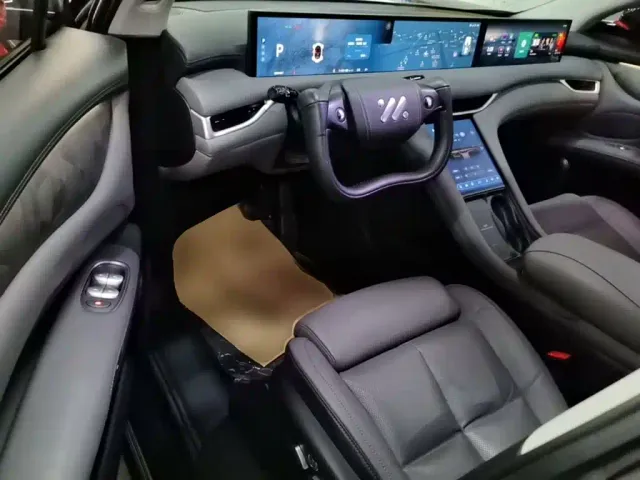 IM Motors LS6 — Фото автомобиля 15