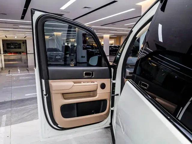 Li Auto MEGA — Фото автомобиля 4