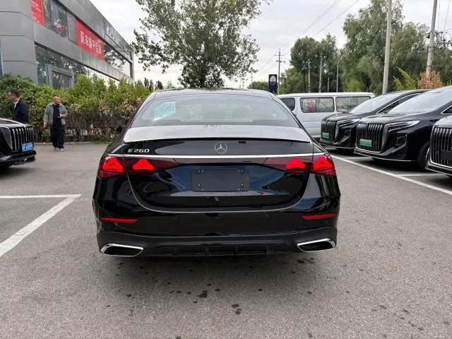 Mercedes-Benz E-Class — Фото автомобиля 4