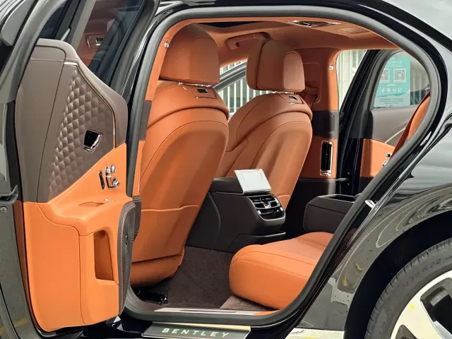Bentley Flying Spur — Фото автомобиля 6