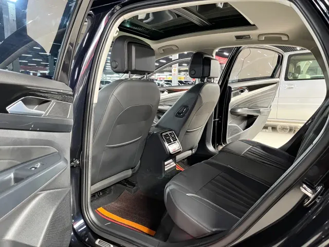 Volkswagen Passat — Фото автомобиля 11