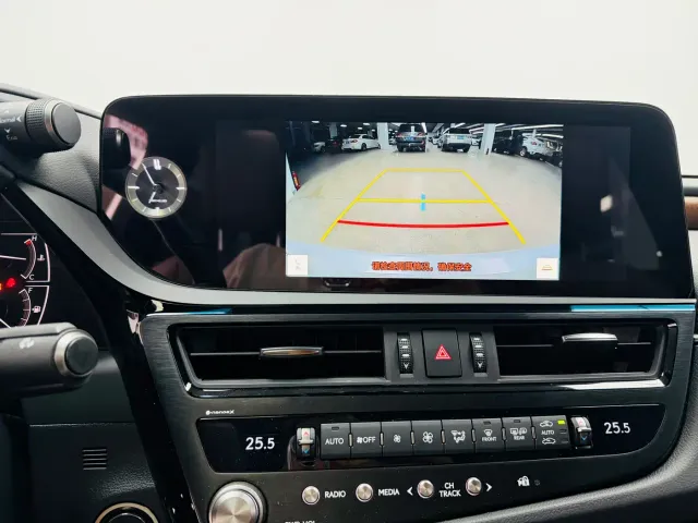 Lexus ES — Фото автомобиля 17