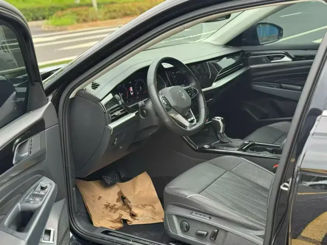 Volkswagen Passat — Фото автомобиля 4