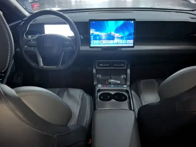 BYD Qin L — Фото автомобиля 9
