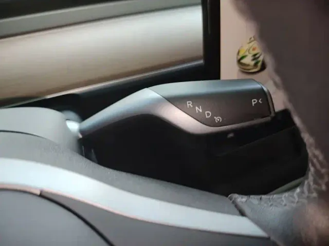 Tesla Model 3 — Фото автомобиля 13