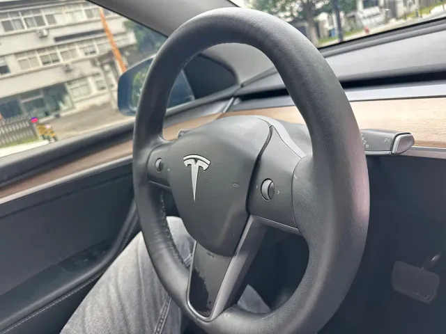 Tesla Model Y — Фото автомобиля 12
