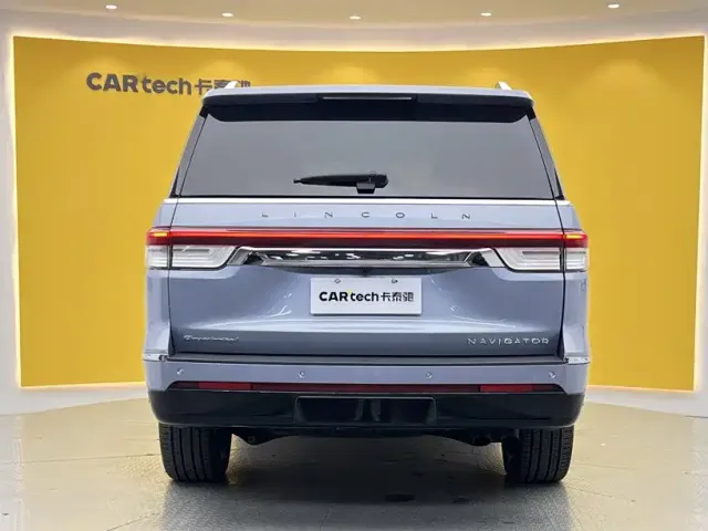Lincoln Navigator — Фото автомобиля 5