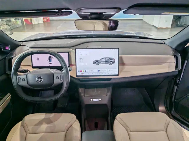 Volvo XC70 Plug-in Hybrid — Фото автомобиля 6