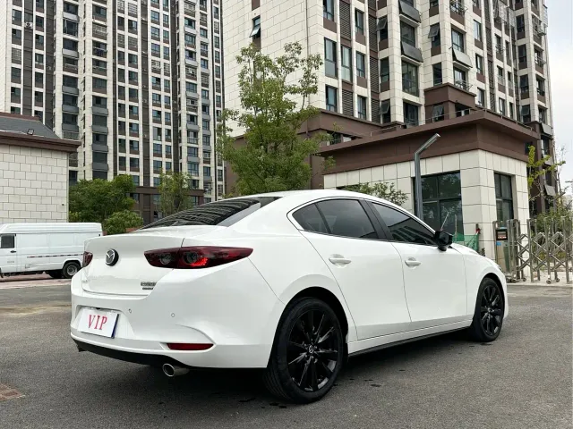 Mazda Axela — Фото автомобиля 16