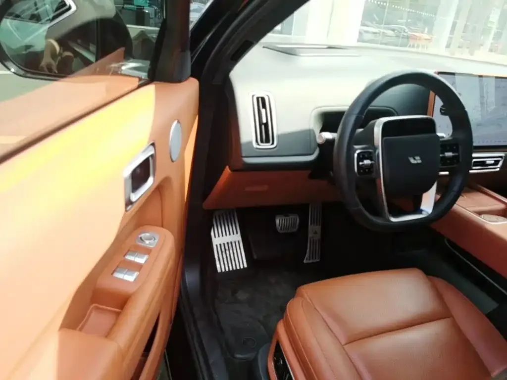 Li Auto Li L8 2023 Pro — Фото автомобиля 20