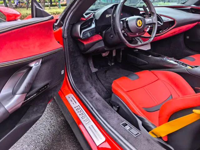 Ferrari SF90 — Фото автомобиля 9