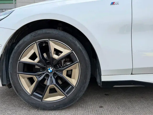 BMW 5 Series — Фото автомобиля 15