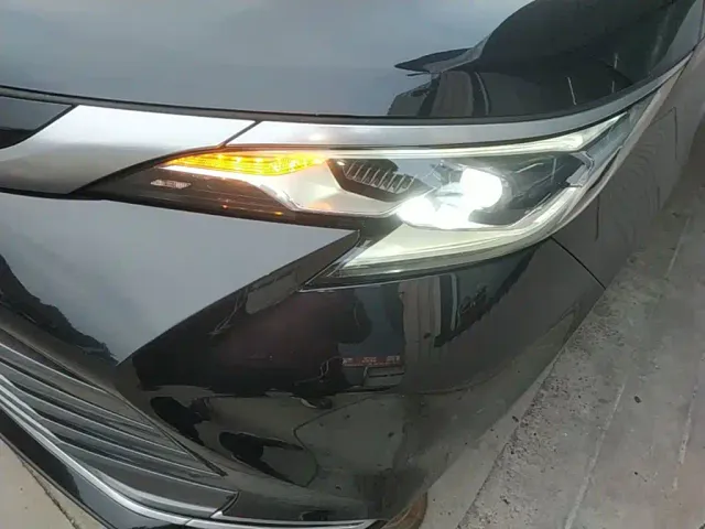Toyota Sienna — Фото автомобиля 23