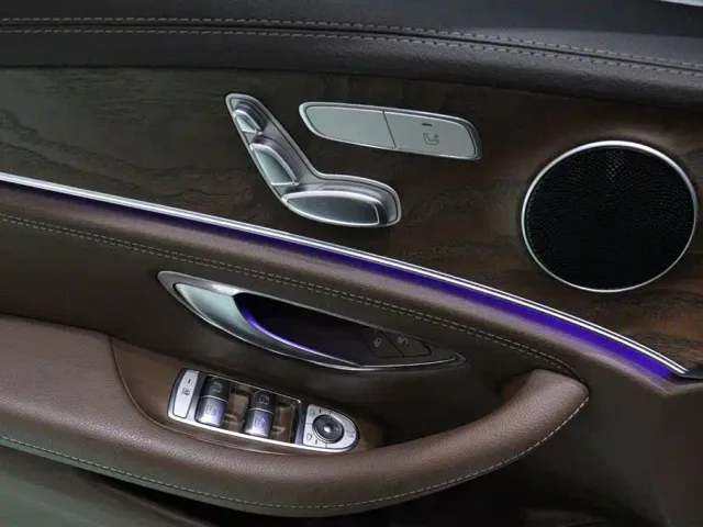 Mercedes-Benz E-Class — Фото автомобиля 19