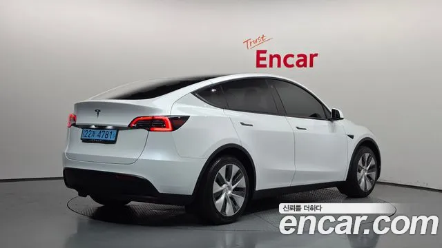 Tesla Model Y — Фото автомобиля 2