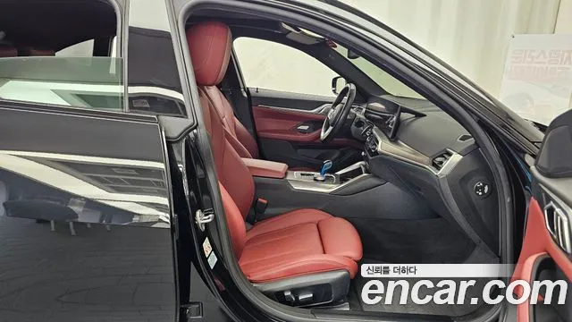 BMW i4 — Фото автомобиля 16