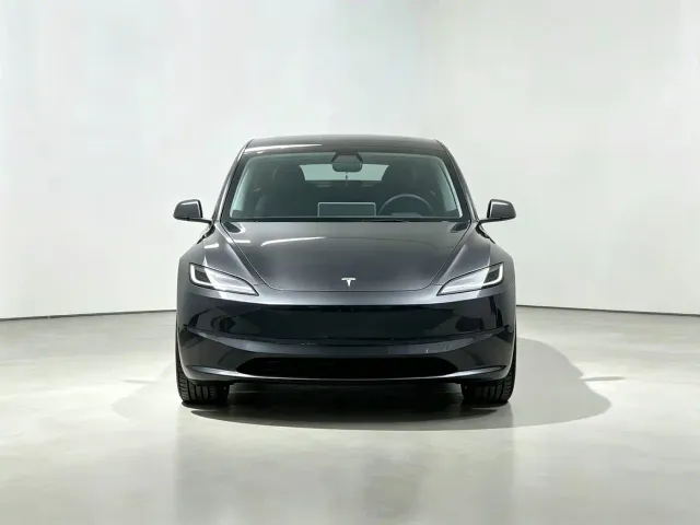 Tesla Model 3 — Фото автомобиля 2