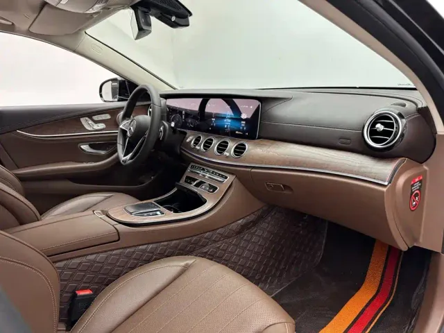 Mercedes-Benz E-Class — Фото автомобиля 11