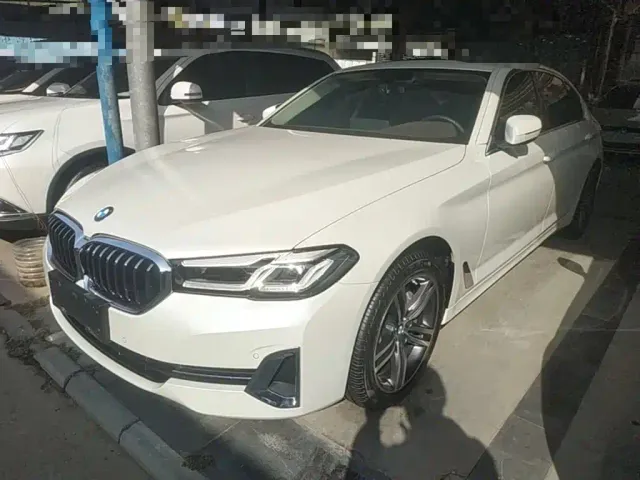 Фотография автомобиля — BMW 5 Series