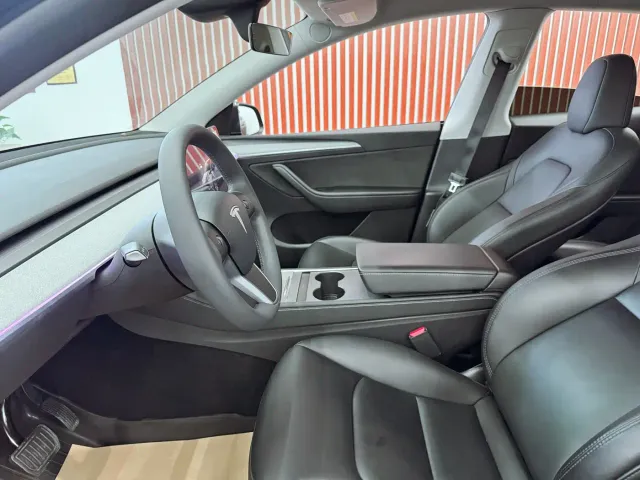 Tesla Model Y — Фото автомобиля 14