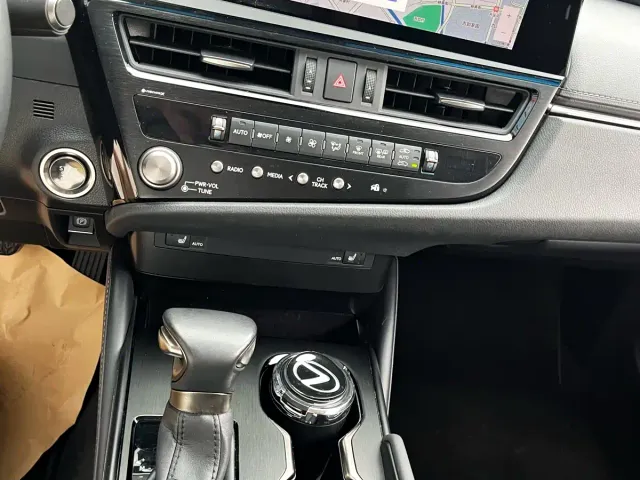Lexus ES — Фото автомобиля 11